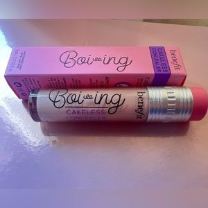 NIB BENEFIT cake less concealer boieeing .. shade: big mood. Fair cool